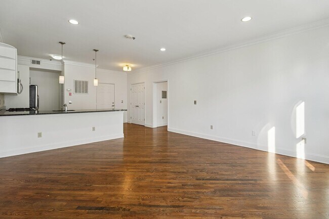 Building Photo - 915 Madison St