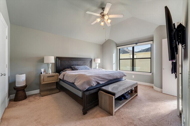 Building Photo - 650 Westcross St