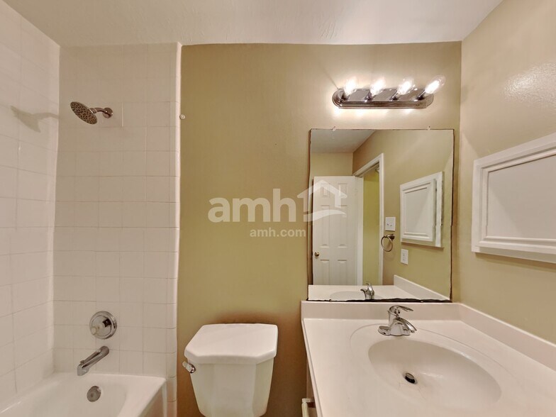 Building Photo - 9812 Fair Brook Way