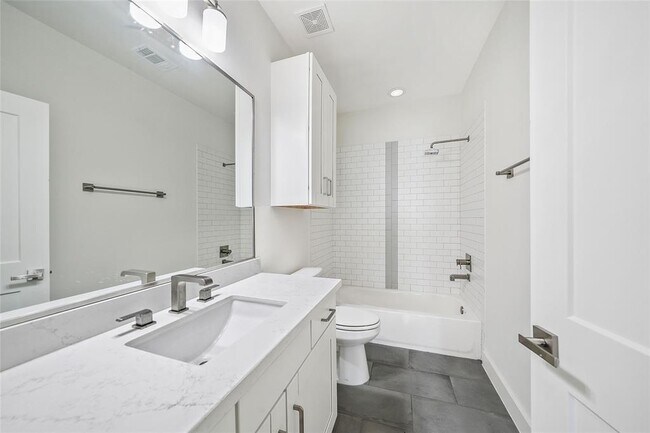 Building Photo - 1539 W 23rd St