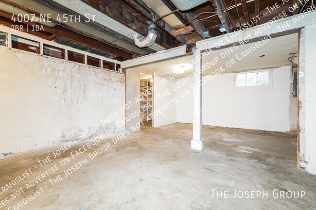 Building Photo - 4007 NE 45th St