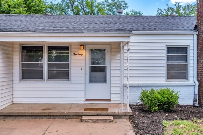 Building Photo - Updated 4 Bedroom 3 bathroom in Derby, KS