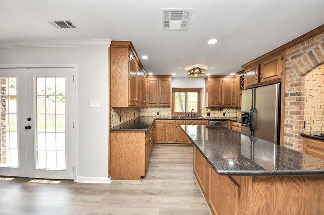 Building Photo - 3923 Cypress Lake Dr