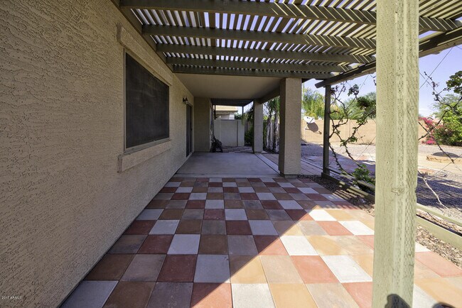 Building Photo - BEAUTIFUL 4 BED 2.5 BATH, OVER 2300SQFT., ...