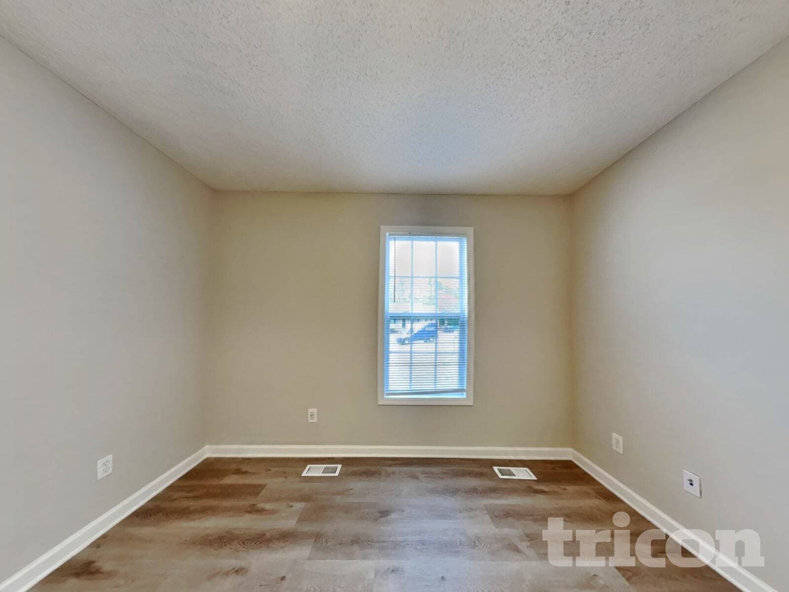 Building Photo - 1037 Cove Cir