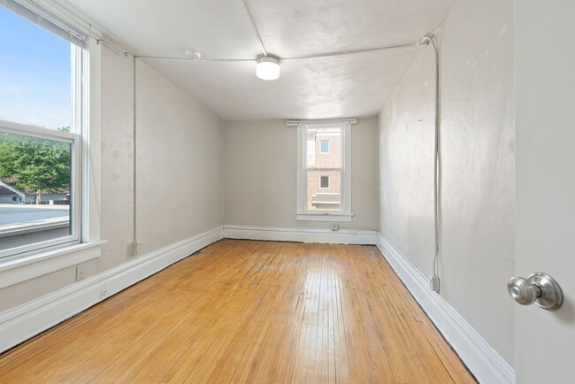 Building Photo - 2020 1/2 College Street