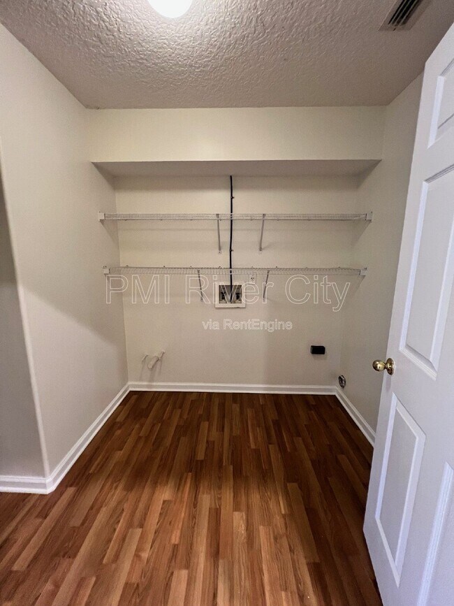 Building Photo - 2480 Ridge Will Dr