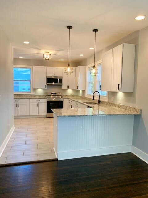 Building Photo - COLLEGE AVE- PROFESSIONALLY REMODELED 5BR/3/5BA HOME AVAILABLE NOW!