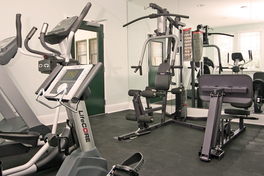 Building Photo - 1303 Main St N