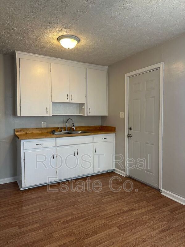 Building Photo - 741 E Mithoff St