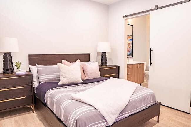 Building Photo - 1454 N High St