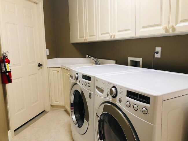 Building Photo - Experience Bell Tower Park. GATED ground floor 2 Bed 2 Bath Den 1 Car Garage Condo.