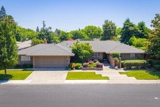 Building Photo - Stunning home located is sought after Northgate!