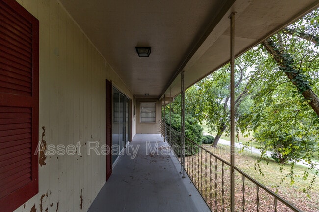 Building Photo - 630 Colonial Dr