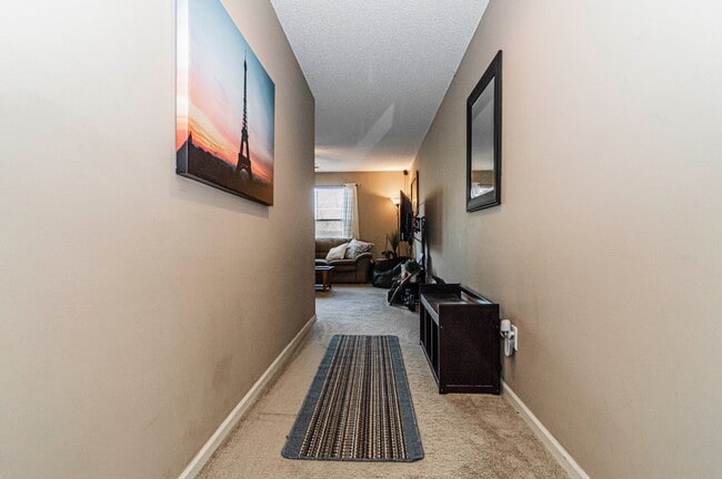 Building Photo - Spacious Home Close to Fort Riley!