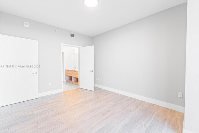 Building Photo - 16385 Biscayne Blvd