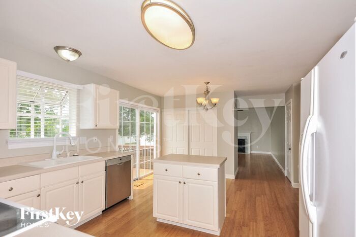 Building Photo - 124 Royallsprings Pkwy