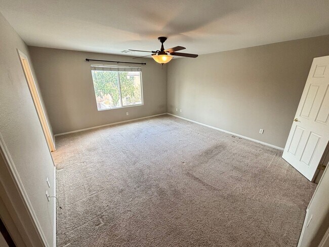 Building Photo - Beautiful two-story home with 4Bed /2.5Bath w Loft located in Henderson Nevada! Make the Move for...