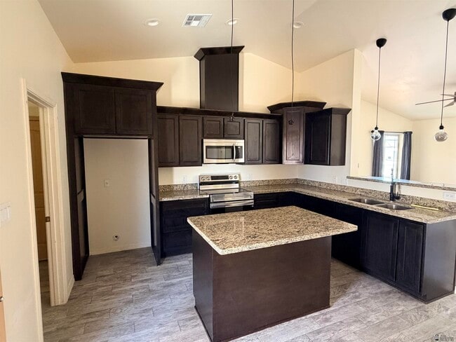 Building Photo - 4795 E Ortega St
