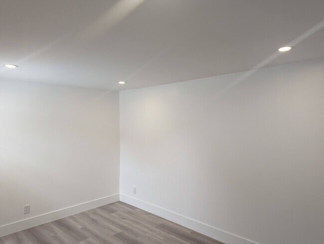 Building Photo - 4041 Van Buren Pl