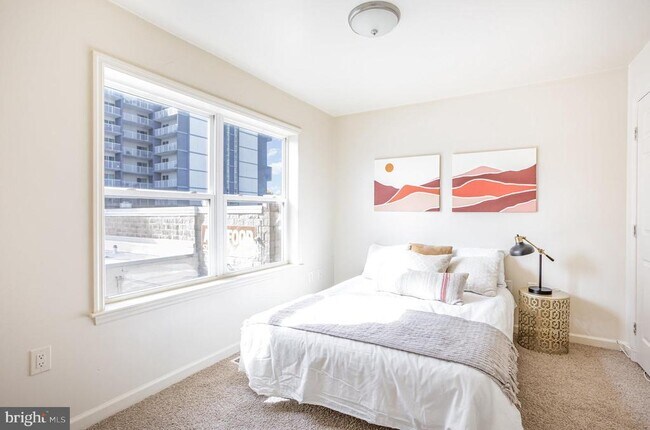 Building Photo - 5235 Crowson Ave