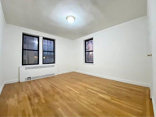 Building Photo - 3 bedroom in BRONX NY 10463