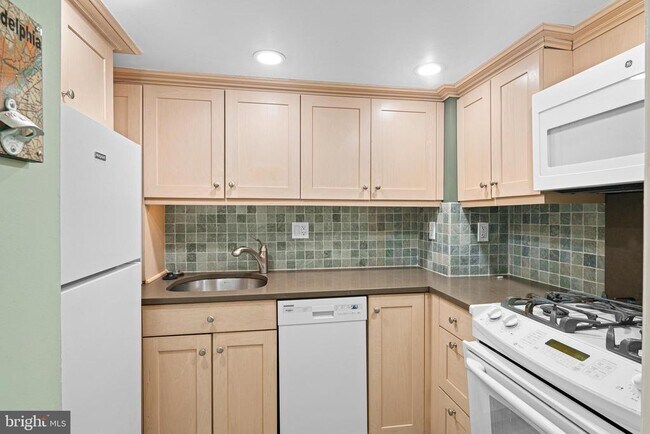 Building Photo - 1008 Spruce St