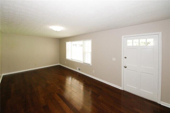 Building Photo - 840 Howard Ct SW