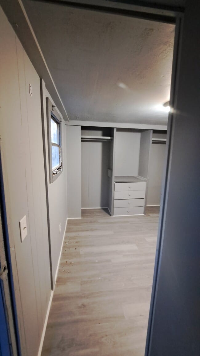 Building Photo - 613 4th St