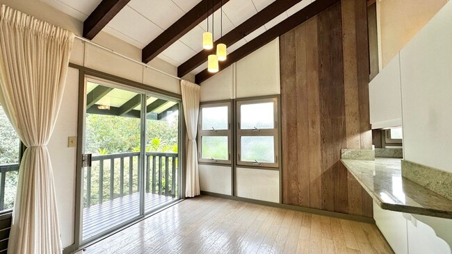 Building Photo - Spacious 3 BED/3 BATH Classic Maunawili Ho...