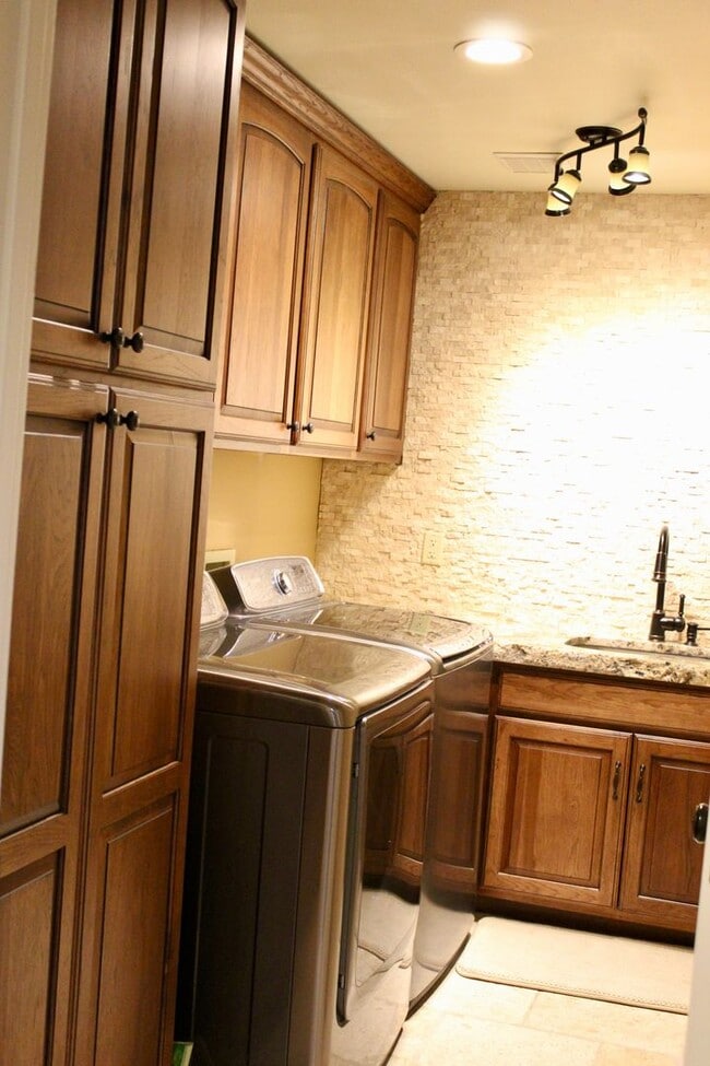 Building Photo - 2 bedroom Golf course Condo