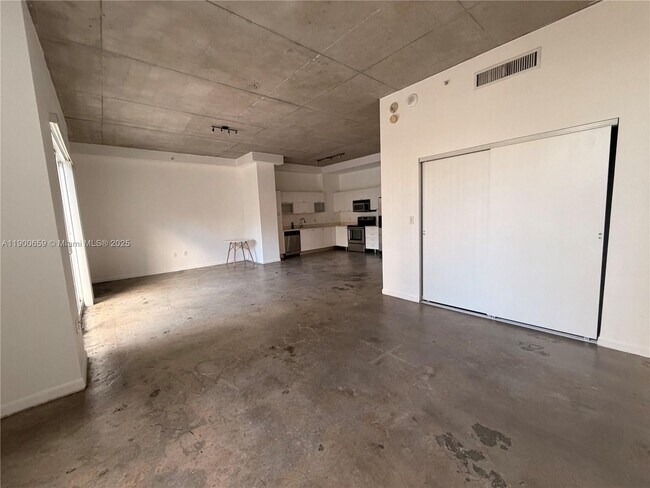 Building Photo - 133 NE 2nd Ave