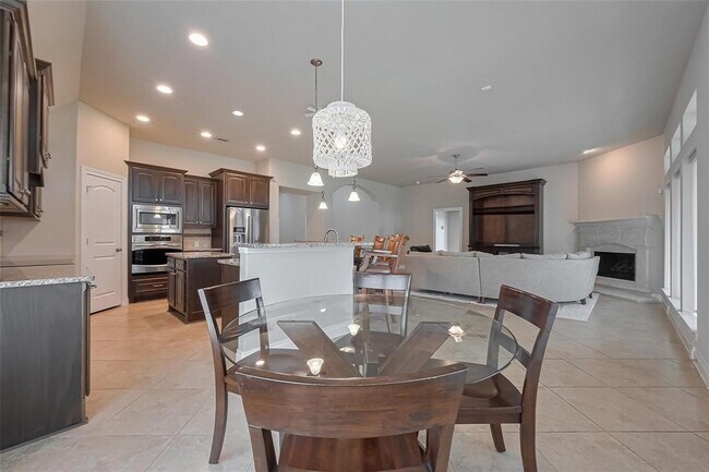 Building Photo - 2722 Park Oak Ct