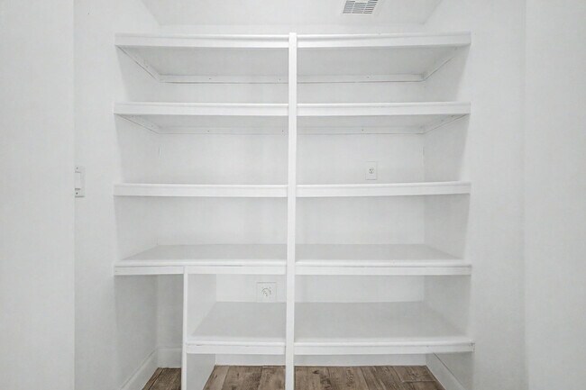 Building Photo - 1006 S Tiago Dr