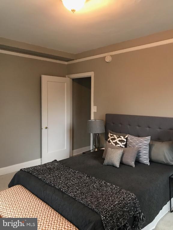 Building Photo - 2031 Locust St