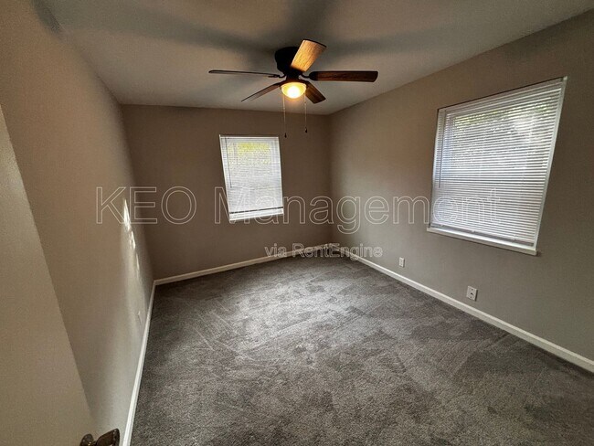 Building Photo - 516 East Dr