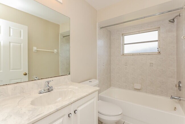 Building Photo - 2210 SE 15th St