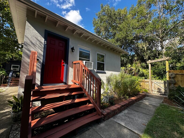 Private Entrance - 236 W Michigan Ave