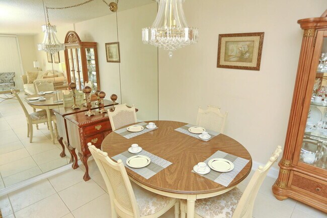 Building Photo - 1009 N Ocean Blvd