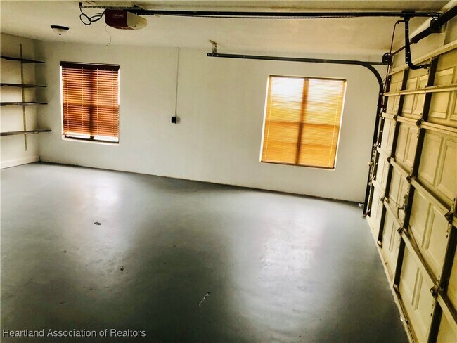 Building Photo - 4615 Lake Haven Blvd