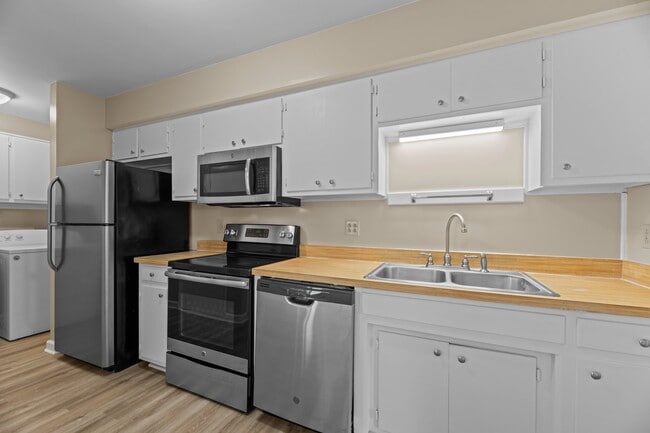 Building Photo - 21 Donnell Ave