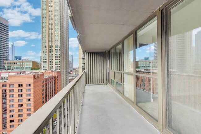 Building Photo - 10 E Ontario St