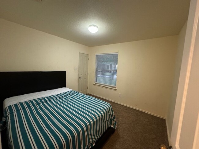 Building Photo - Nice 3 bedroom 2 Bath One Story Home