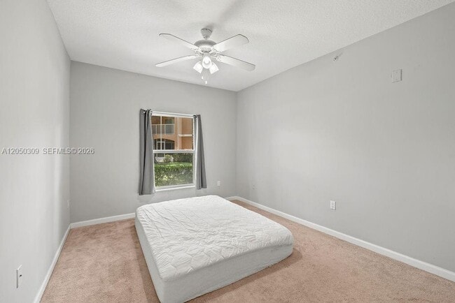 Building Photo - 5060 Fairways Cir