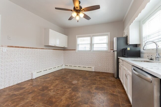 Building Photo - 129 Lynnway