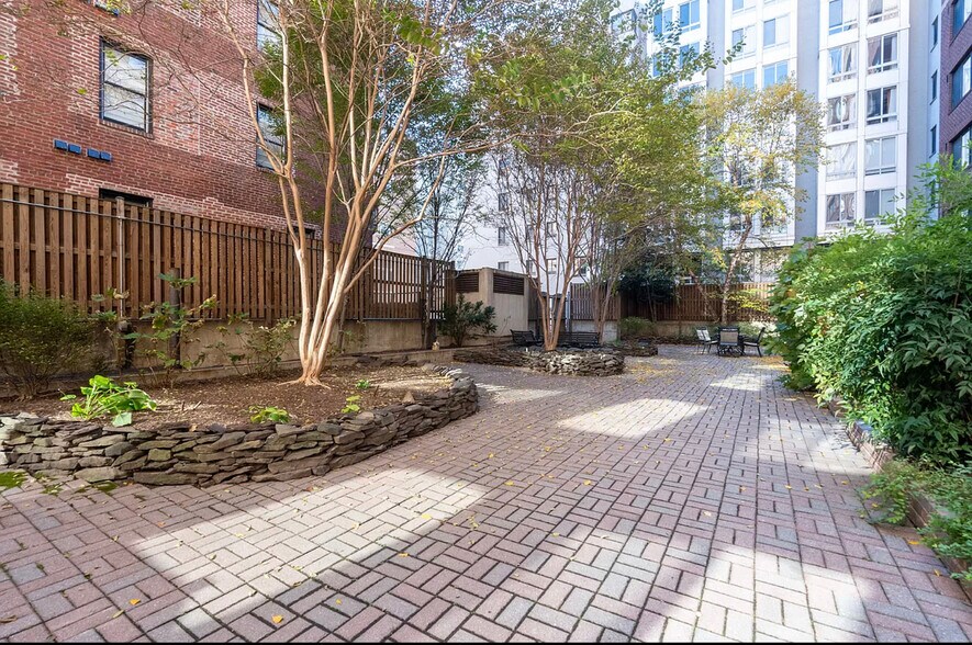 Building Photo - 1245 13th St NW