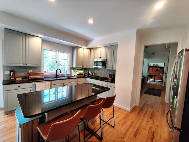 Building Photo - 7500 Tahoe Ct