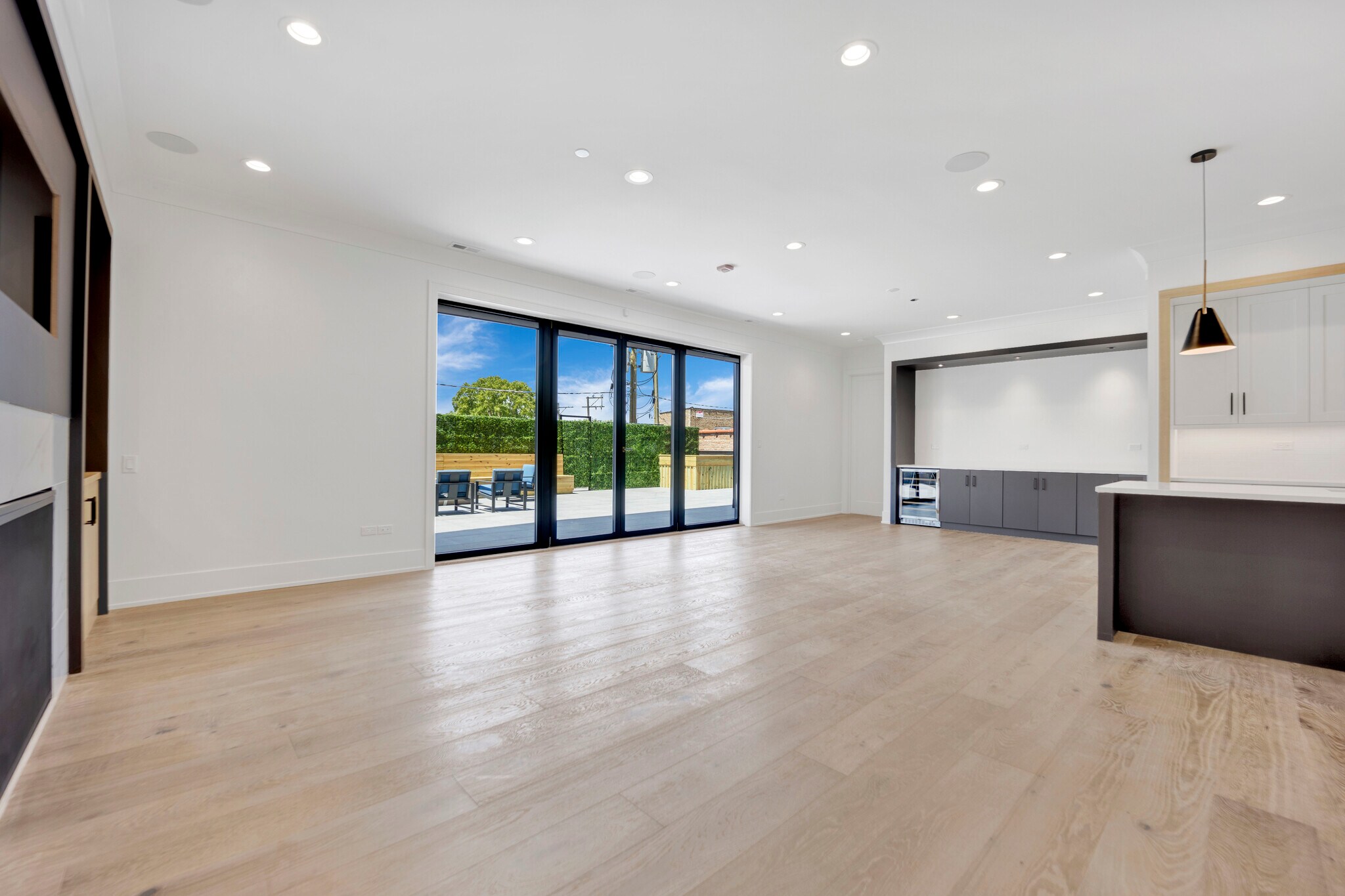 Building Photo - 4920 N Lincoln Ave