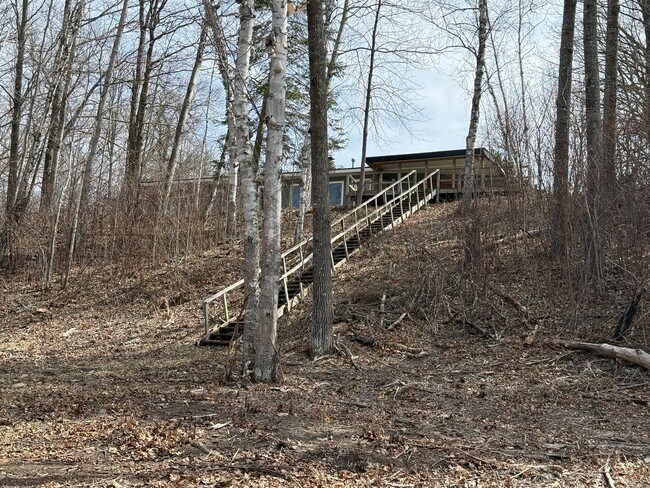 Building Photo - Beautiful 3 Bedroom Home on Rice Lake