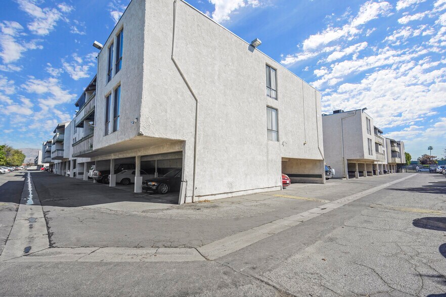 Building Photo - 8601 International Ave